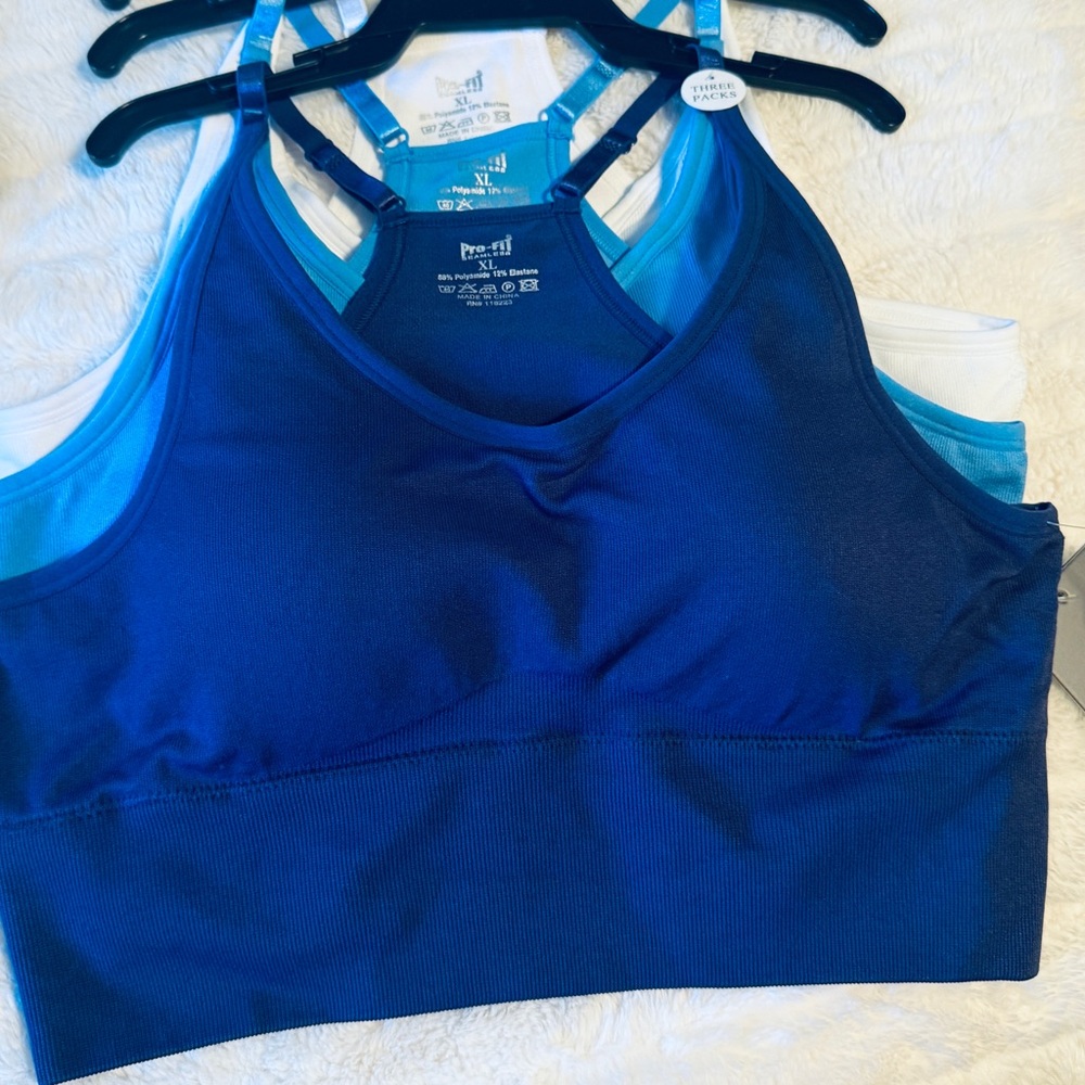 NWT Pro-Fit Seamless V-Neck Sports Bra 3pack